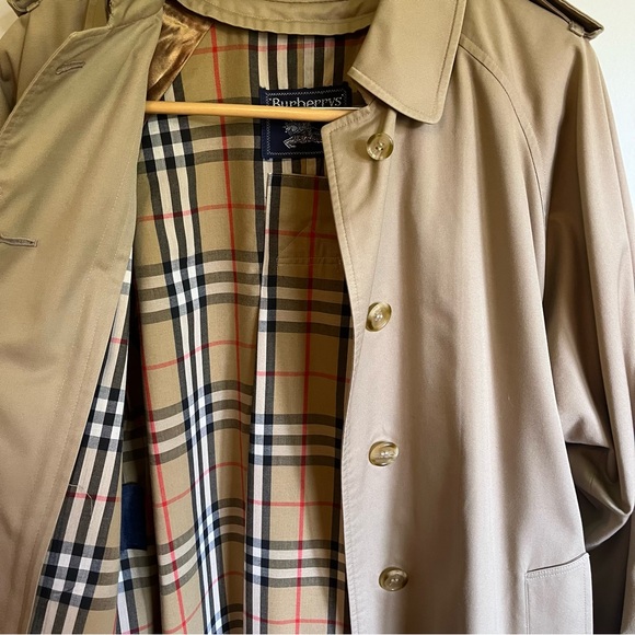 Burberry Classic Tan Trench Coat - Picture 9 of 10